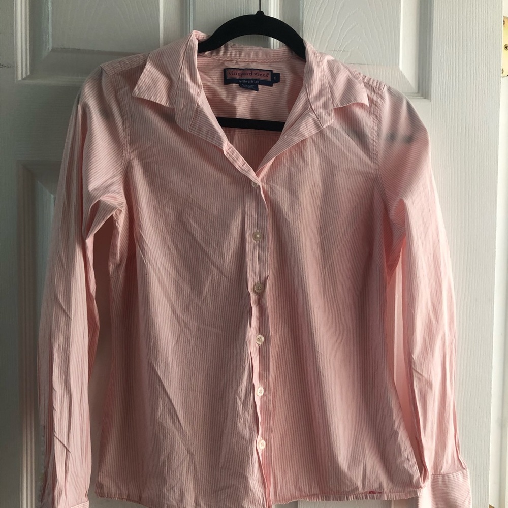 Size 8 pink vineyard vines button up shirt